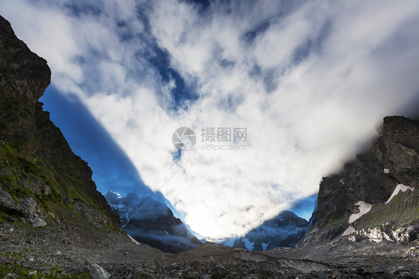 高高加索山脉图片