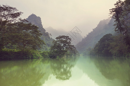 越南的宁静河高清图片