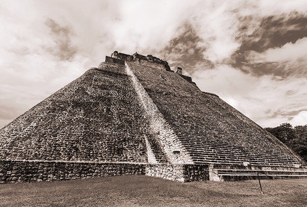 墨西哥尤卡坦的玛雅金字塔图片