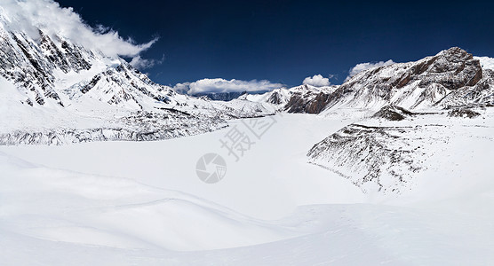 喜马拉雅山脉的蒂里科湖,尼泊尔安纳普尔纳地区图片