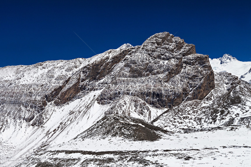 尼泊尔,安纳普尔纳地区,希拉里科湖周围的山脉图片