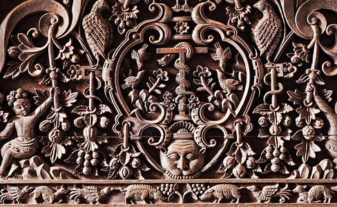 印度教寺庙上复杂的木雕图片