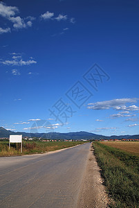 长乡村公路与戏剧的天空图片