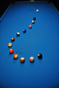 台球运动游戏球蓝色桌子上台球俱乐部准备玩背景图片