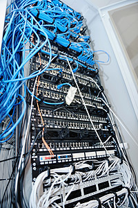 网络服务器机房路由器电缆图片