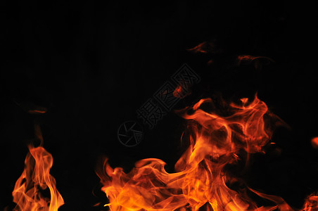野火火焰燃烧热与黑色背景高清图片