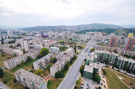 波黑萨拉热窝巴尔坎上最大的Bosmal建筑中的萨拉热窝城市景观背景