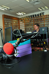 无线电台室内麦克风背景图片