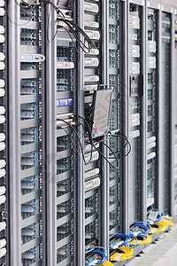 互联网网络服务器机房,配电脑架数字电视数字接收器图片