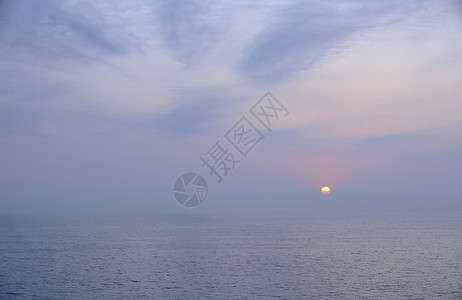 切实际的美丽的日出日落海洋背景