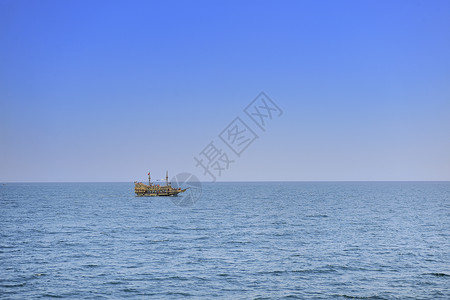 旅游海盗船海上航行图片