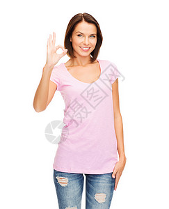 快乐的人的微笑的女人空红色T恤OK的手势图片