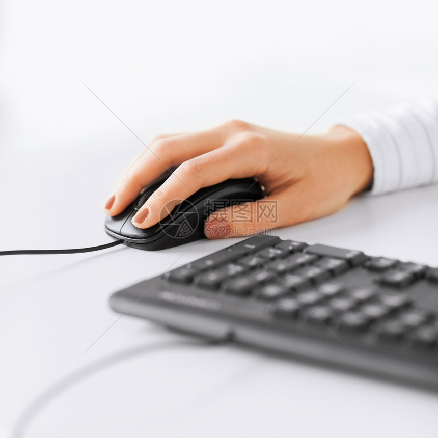 商业,办公室,学校教育女人手与键盘鼠标图片