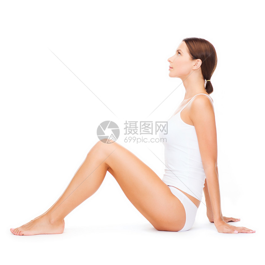 健康美丽的穿着白色棉质内衣的美丽女人图片