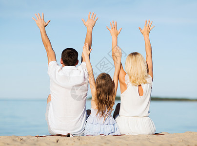 暑假,庆祝,孩子人的快乐的家庭海边用问候的手势图片