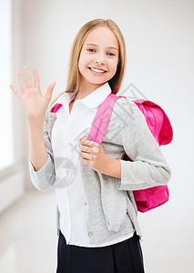 教育学校理念快乐微笑的十几岁女孩带着书包图片