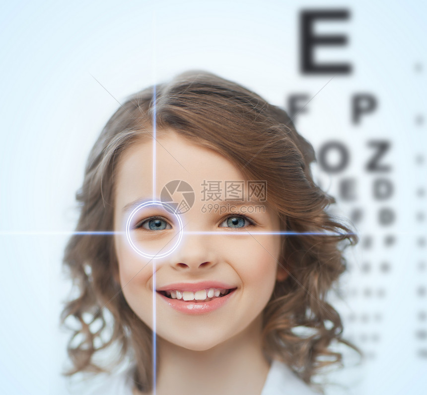健康,视力,医学,激光矫正,快乐的人的微笑的青春期前女孩与视光表视力测试板图片