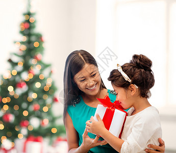 节日,礼物,诞节,生日快乐的母亲孩子女孩与礼品盒图片