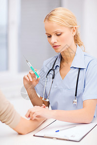 医疗保健医学冷静的女医生护士为病人注射图片