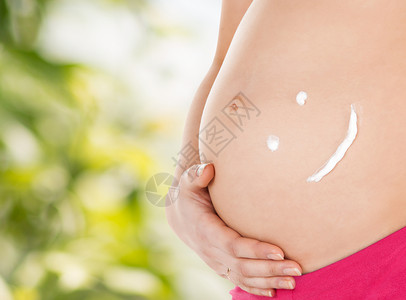 怀孕生育健康孕妇的腹部奶油微笑的象征图片