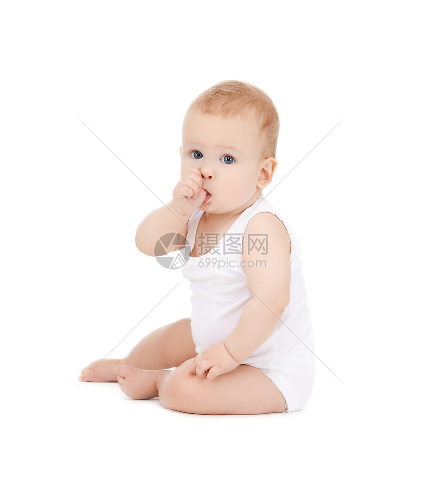 嘴巴里手指的可爱宝宝的照片图片