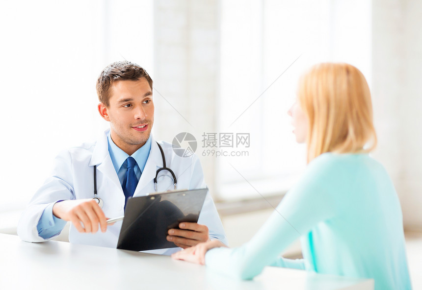 男医生与病人的明亮图片图片