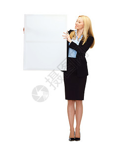 商业教育微笑的女商人与白色空白板背景图片