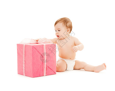 带礼品盒的快乐孩子的明亮照片高清图片