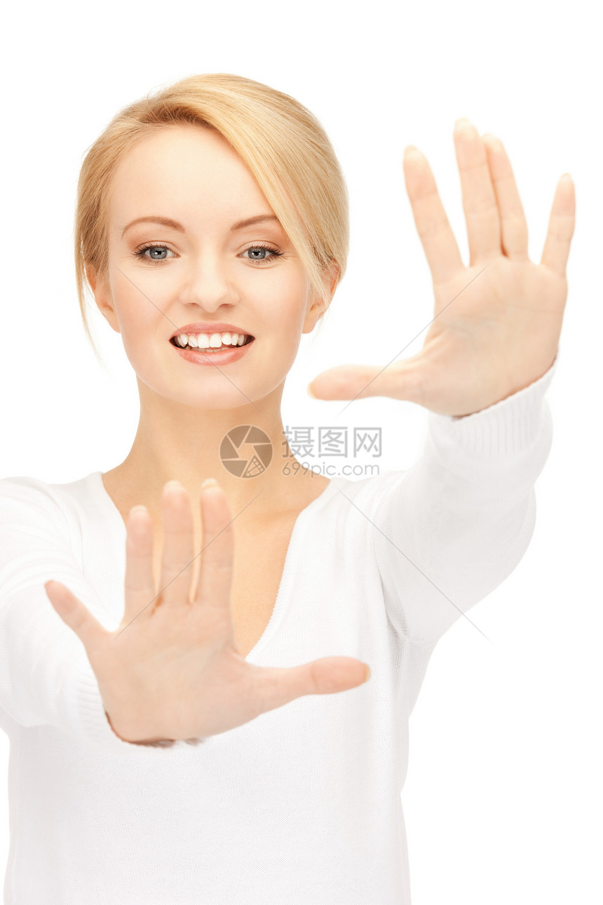 明亮的照片,快乐的女人展示她的手掌图片