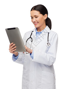 医疗保健,技术医学微笑女医生与听诊器平板电脑图片