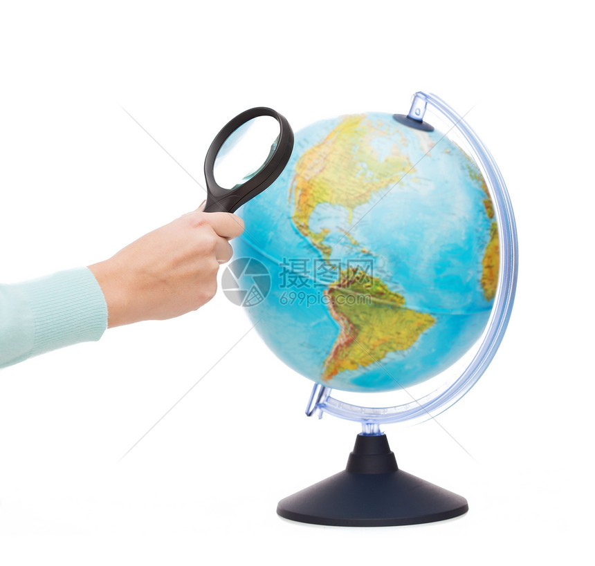 旅行,地球,地理研究近距离的女人手放大镜地球上图片
