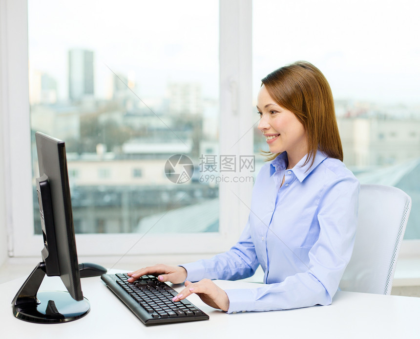办公室,商业,教育,技术互联网微笑的女商人学生与计算机图片