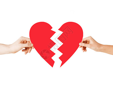 爱情关系问题的男女的手握着两部分破碎的心背景图片