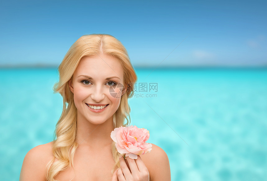 美丽花卉微笑的女人与牡丹花的明亮图片图片