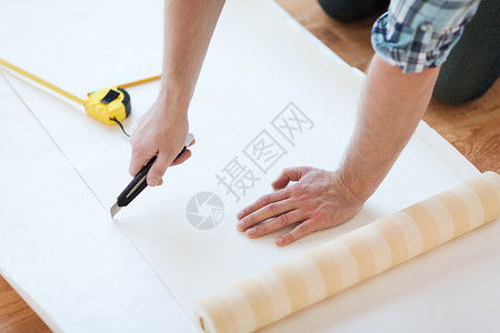 铁质工具壁纸刀维修,建筑家庭男手切割壁纸背景