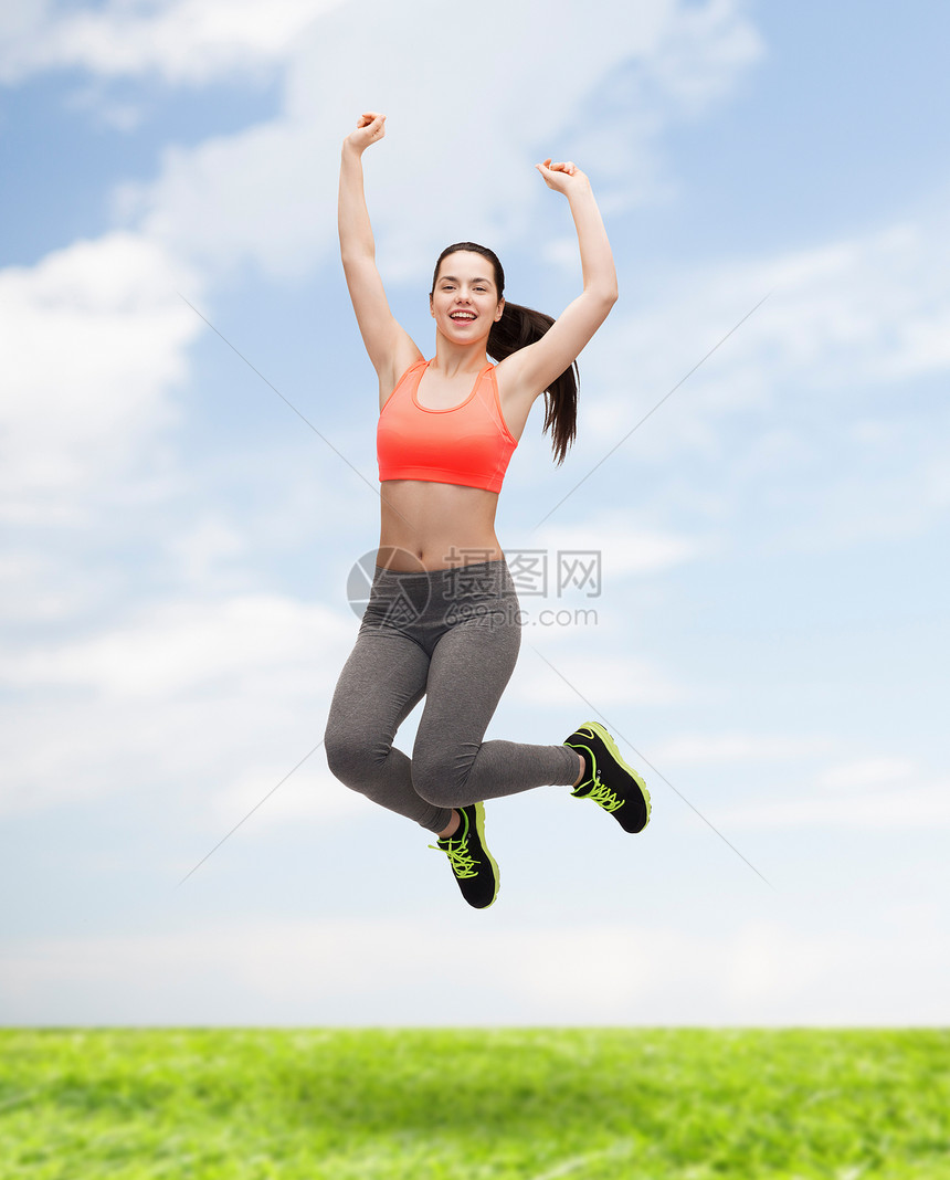健身饮食美丽的运动少女跳运动服图片