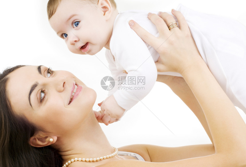 幸福的母亲婴儿的照片超过白色图片
