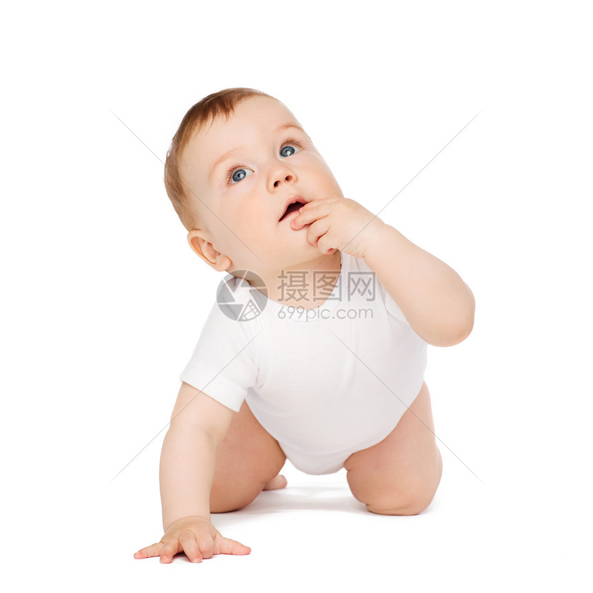 孩子蹒跚学步的爬行好奇的婴儿抬头看图片
