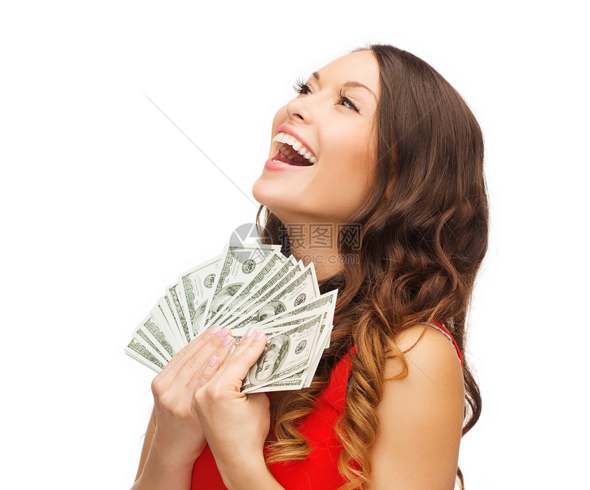 微笑的女人穿着红色的衣服,带着美元的钱图片