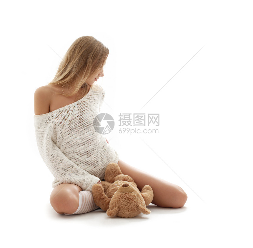 可爱的金发女郎穿着白色毛衣泰迪熊的照片图片