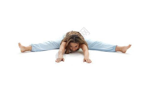练习瑜伽的女孩图片