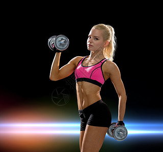 黑色哑铃健身,锻炼节食的运动的女人与沉重的钢哑铃背景