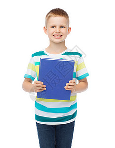 教育,童学校的微笑的小学生男孩与蓝色的书图片
