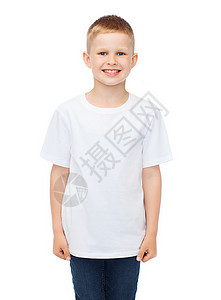 广告,人,童t恤的理念微笑的小男孩白色的空白t恤白色的背景图片