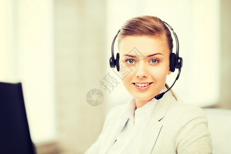 商务通信呼叫中心女热线接线员带耳机图片