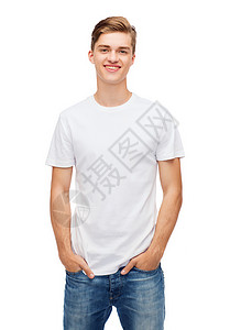 T恤的人们的微笑的轻人穿着空白的白色T恤图片