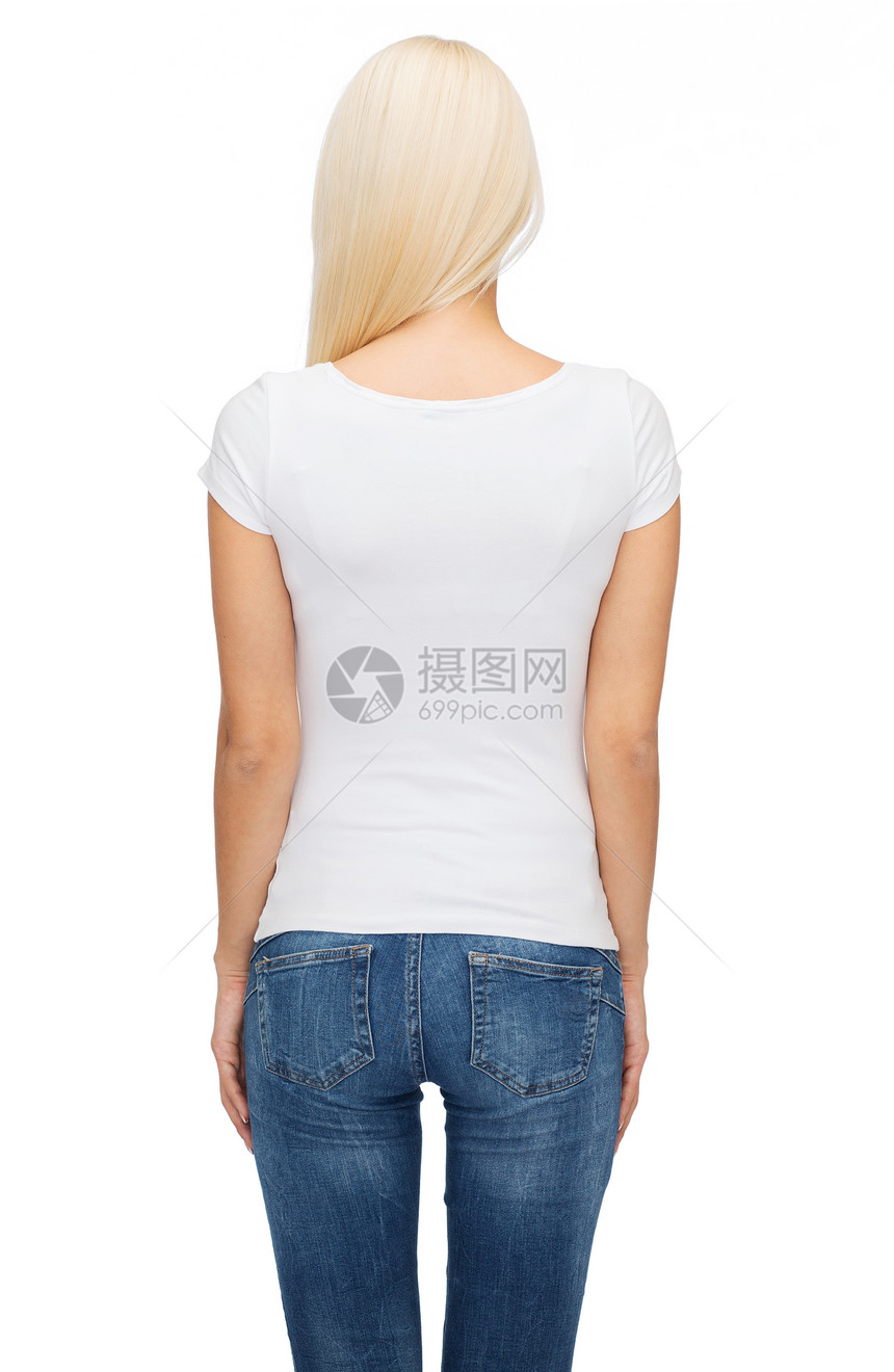 T恤的人们的轻的女人穿着空白的白色T恤后图片