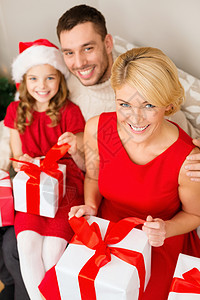 家庭,诞节,幸福人的幸福的家庭打开礼品盒图片