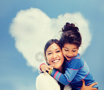家庭,孩子快乐的人的拥抱母亲女儿图片