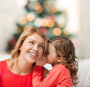 诞节,冬天,幸福的母亲女儿窃窃私语背景图片